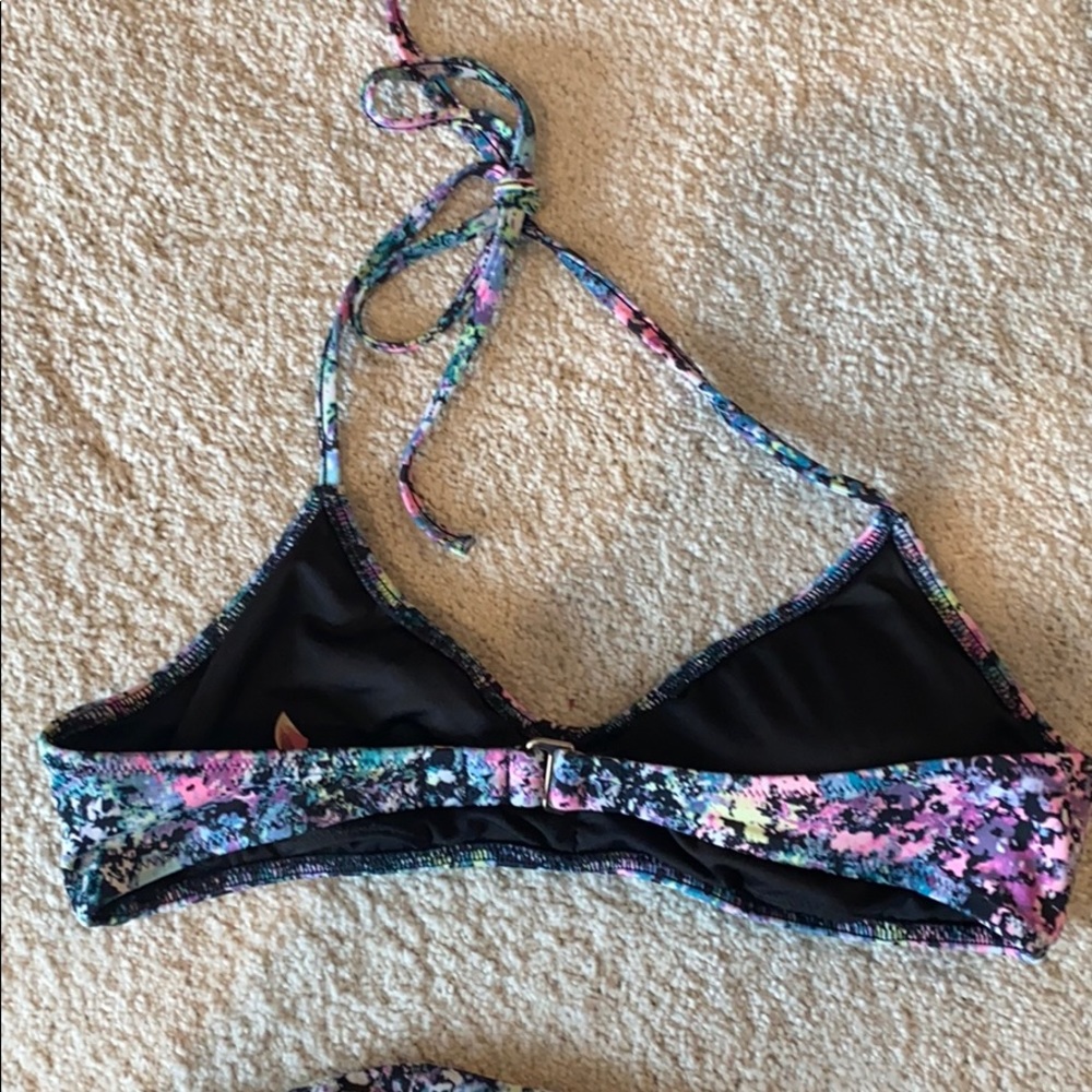 Bikini - Picture 5 of 6